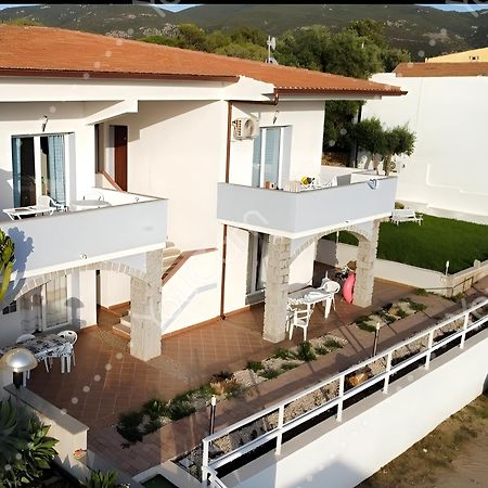 Beb Con Piscina Villa Del Borgo Badesi Exterior photo