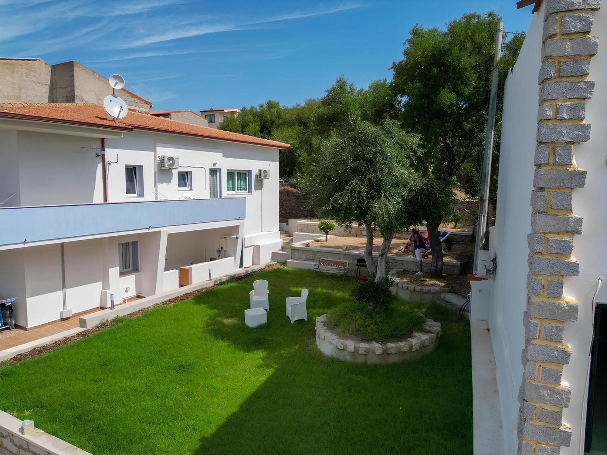Beb Con Piscina Villa Del Borgo Badesi Exterior photo