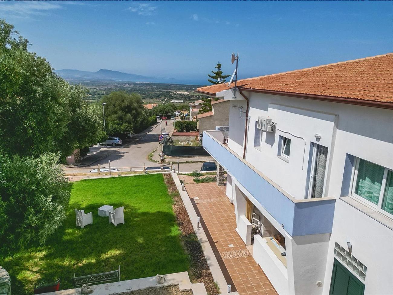 Beb Con Piscina Villa Del Borgo Badesi Exterior photo