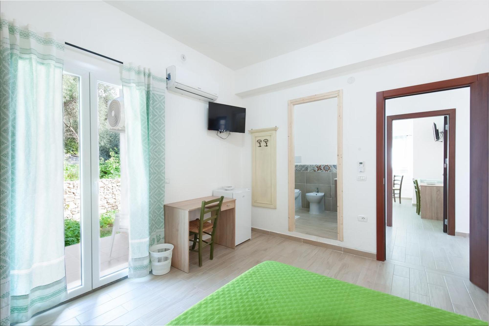 Beb Con Piscina Villa Del Borgo Badesi Exterior photo