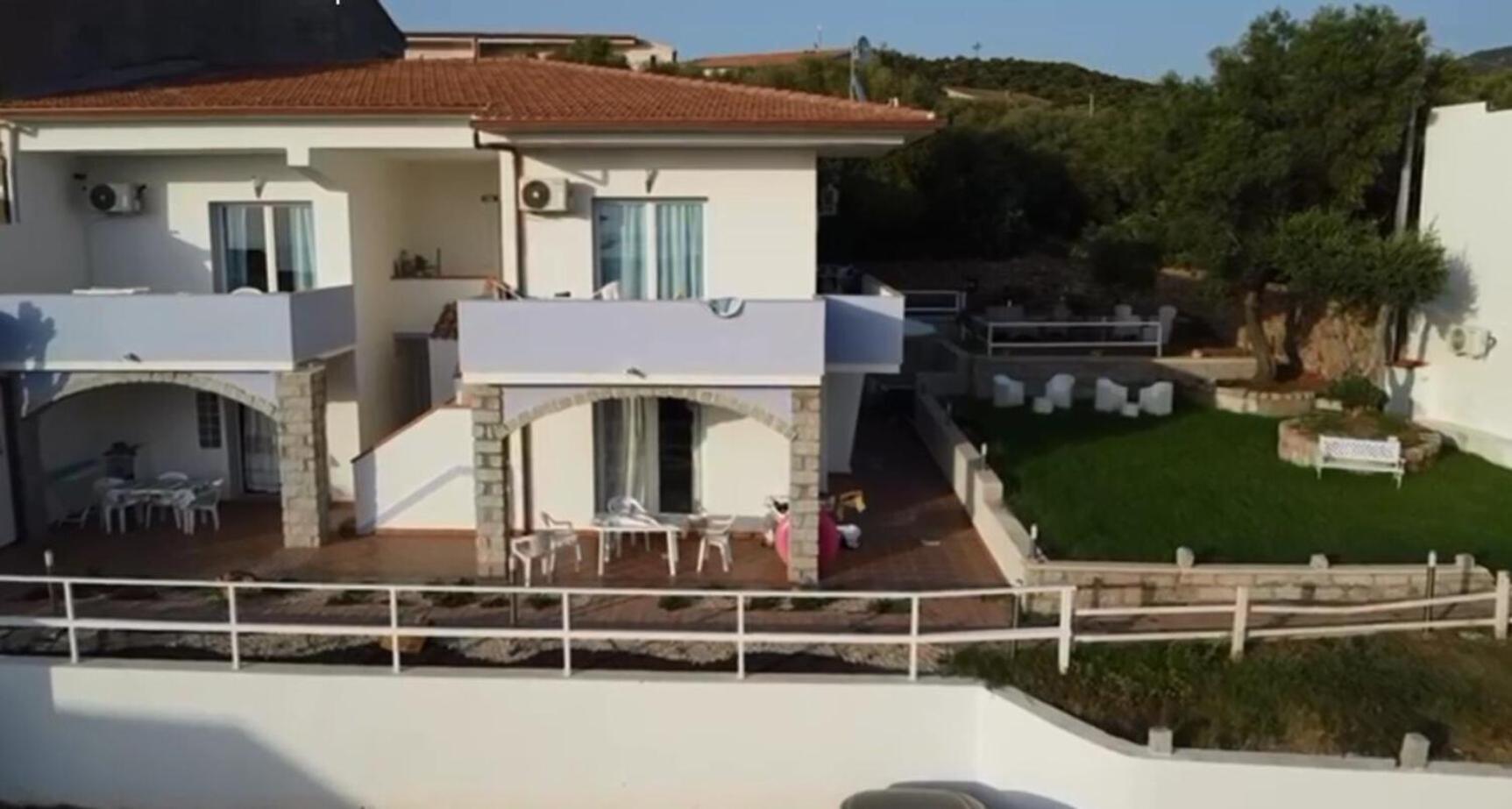 Beb Con Piscina Villa Del Borgo Badesi Exterior photo